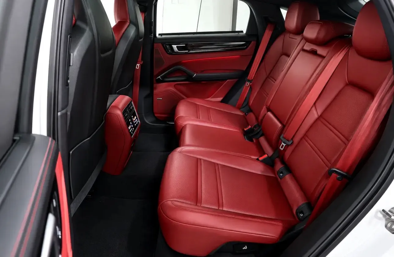 2023 Porsche Cayenne Coupe - GCC specifications - Still under warranty with a full service history - Thumbnail 16