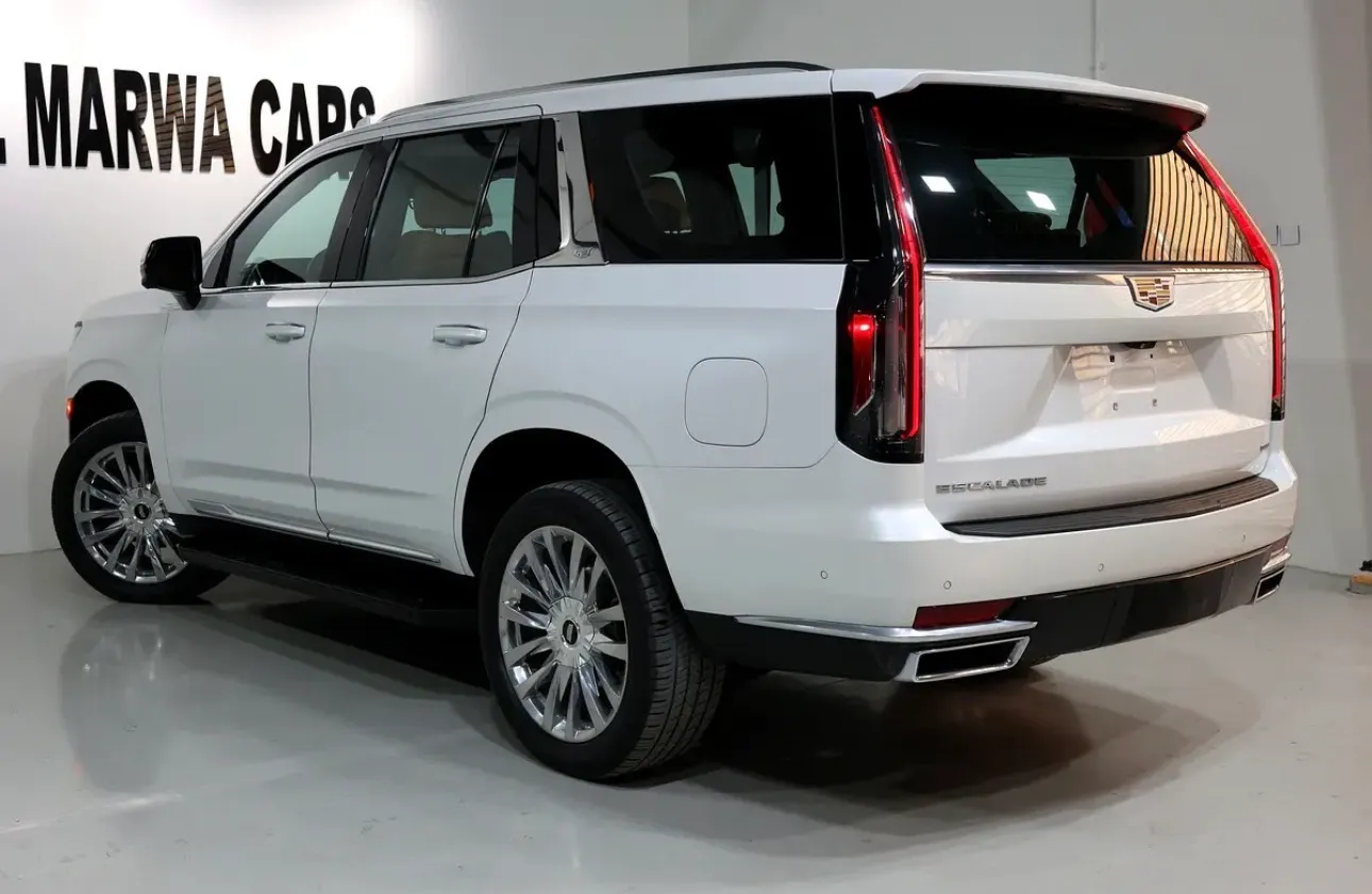 2022 Cadillac Escalade Sport.  - GCC-spec SUV is in pristine condition  -Still under warranty & service  - Thumbnail 4
