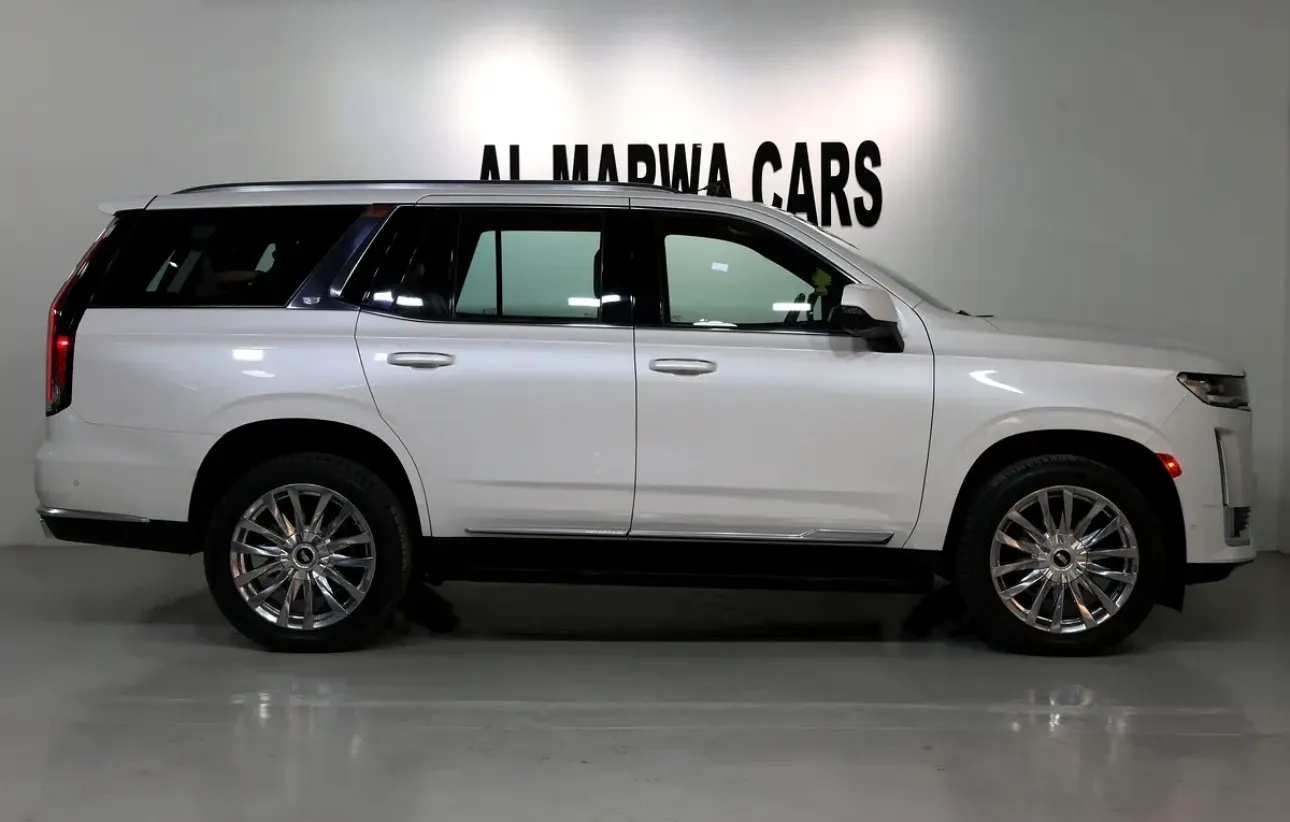 2022 Cadillac Escalade Sport.  - GCC-spec SUV is in pristine condition  -Still under warranty & service  - Thumbnail 5