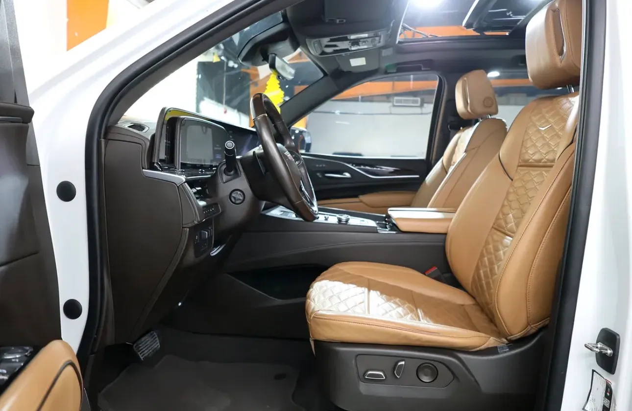 2022 Cadillac Escalade Sport.  - GCC-spec SUV is in pristine condition  -Still under warranty & service  - Thumbnail 10