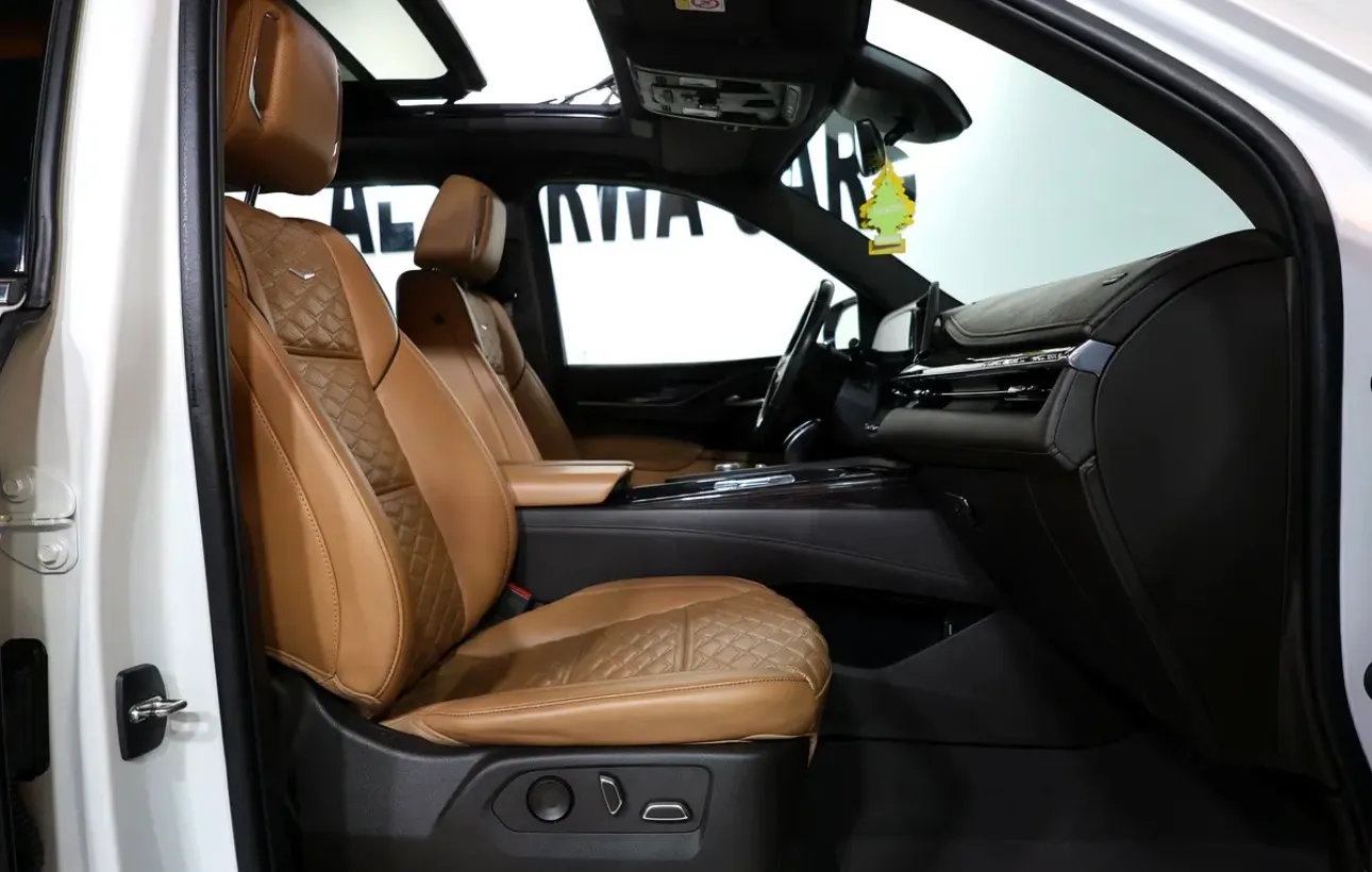 2022 Cadillac Escalade Sport.  - GCC-spec SUV is in pristine condition  -Still under warranty & service  - Thumbnail 13