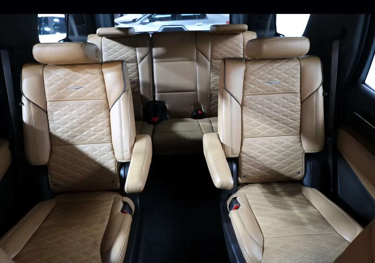 2022 Cadillac Escalade Sport.  - GCC-spec SUV is in pristine condition  -Still under warranty & service  - Thumbnail 16