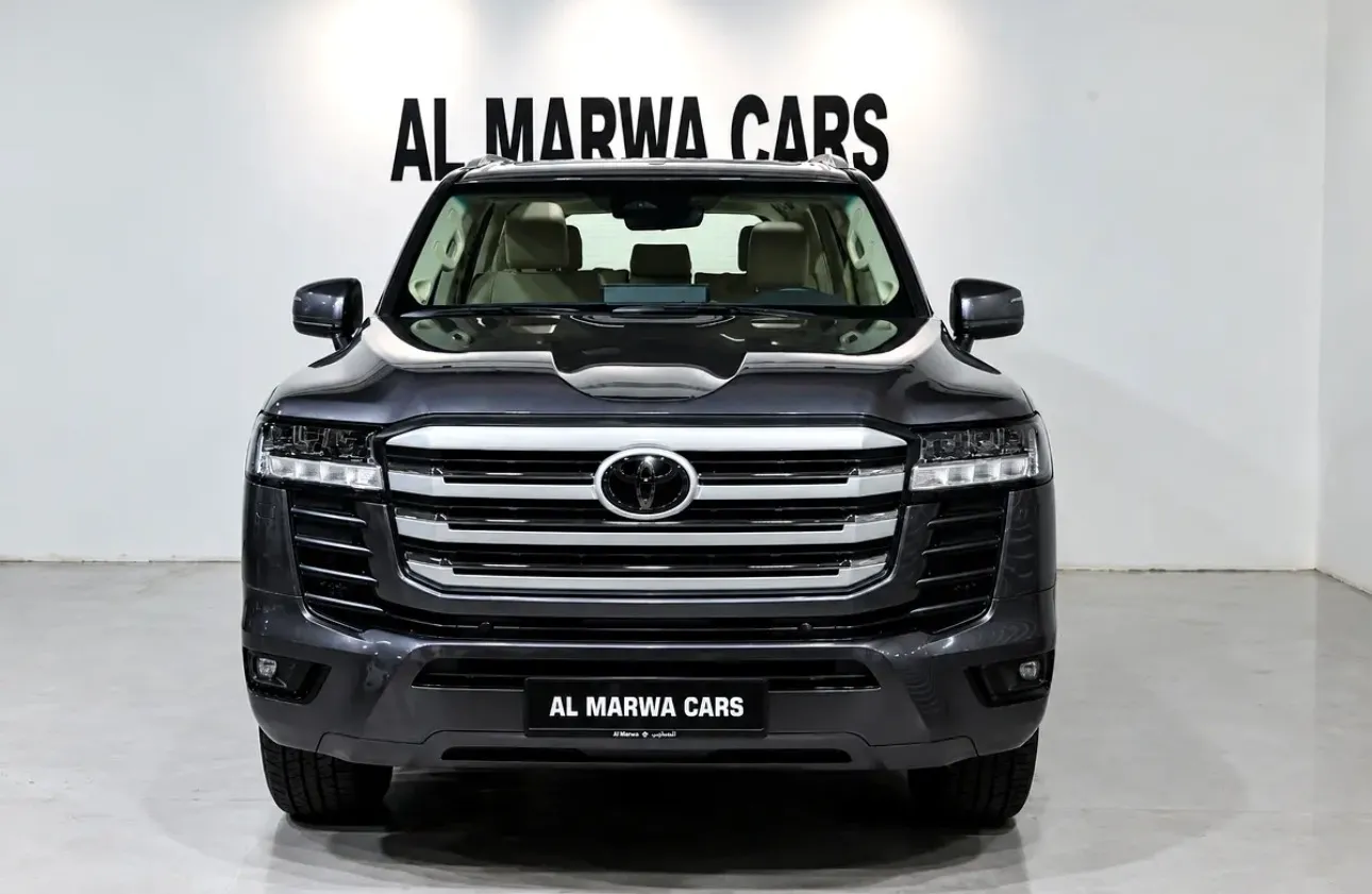 Toyota Land Cruiser gxr-2026-5000km-gcc specs-under warranty and service  - Thumbnail 5