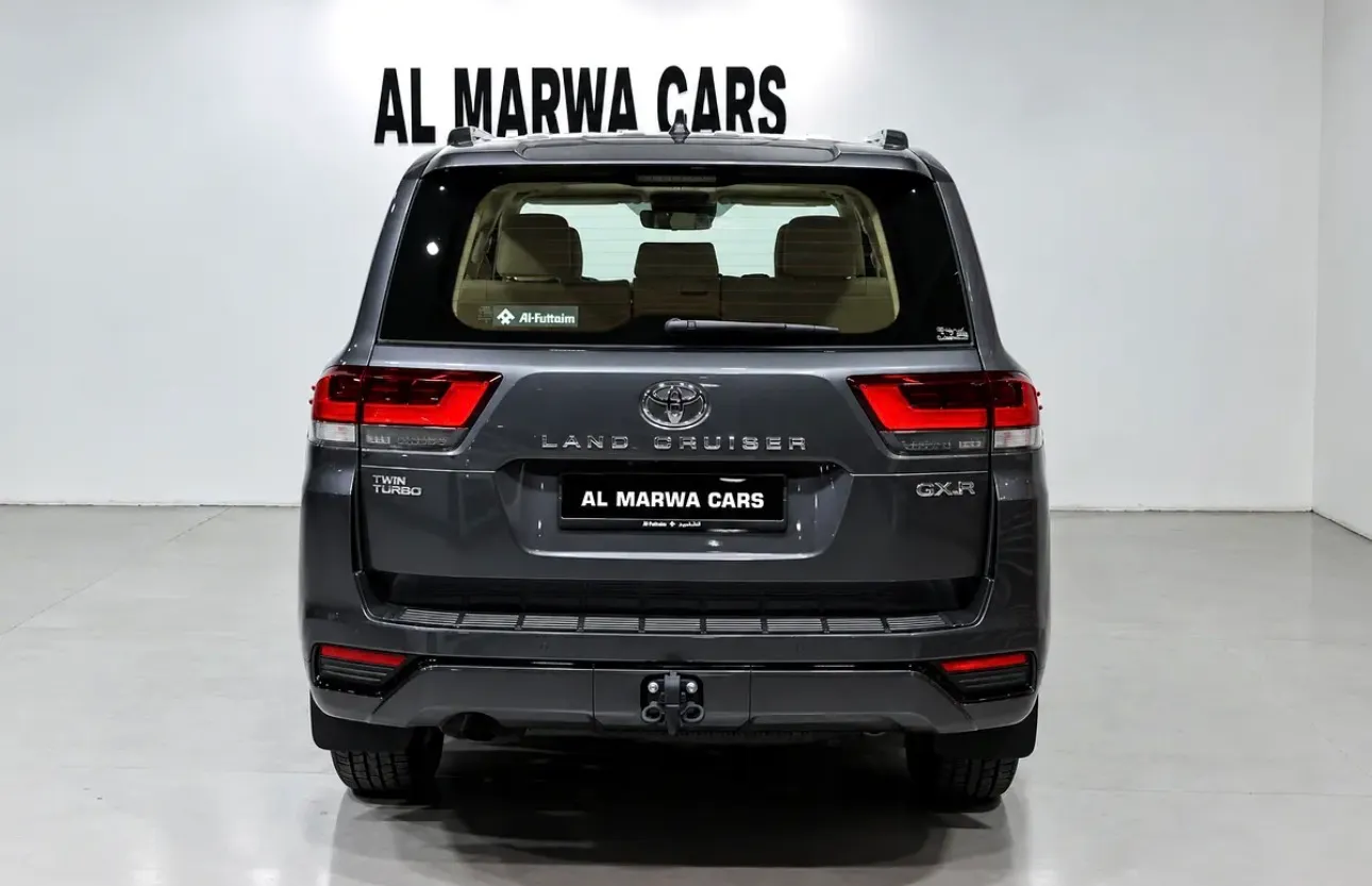 Toyota Land Cruiser gxr-2026-5000km-gcc specs-under warranty and service  - Thumbnail 6