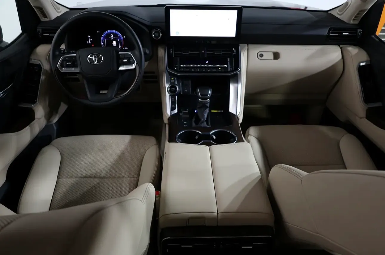 Toyota Land Cruiser gxr-2026-5000km-gcc specs-under warranty and service  - Thumbnail 10