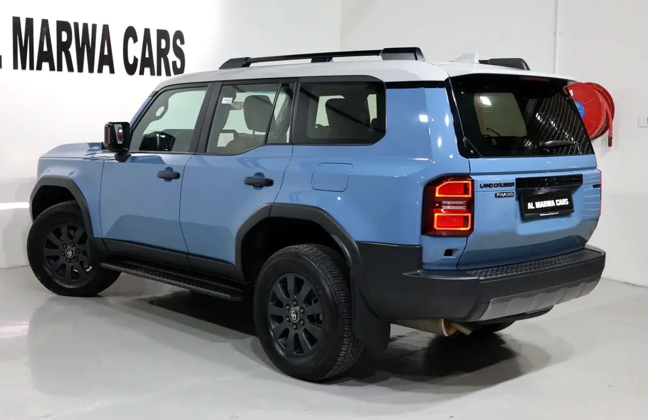 Toyota prado 2025-16900Km-under warranty-GCC Specs - Thumbnail 2
