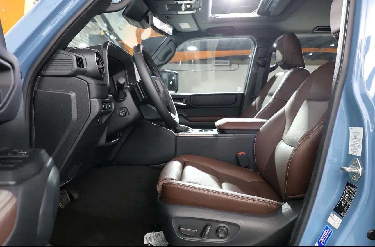 Toyota prado 2025-16900Km-under warranty-GCC Specs - Thumbnail 8