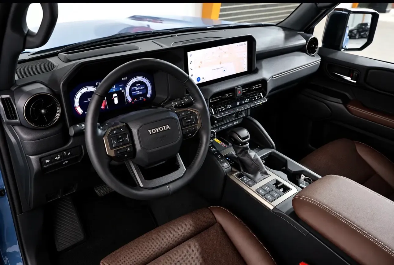 Toyota prado 2025-16900Km-under warranty-GCC Specs - Thumbnail 9