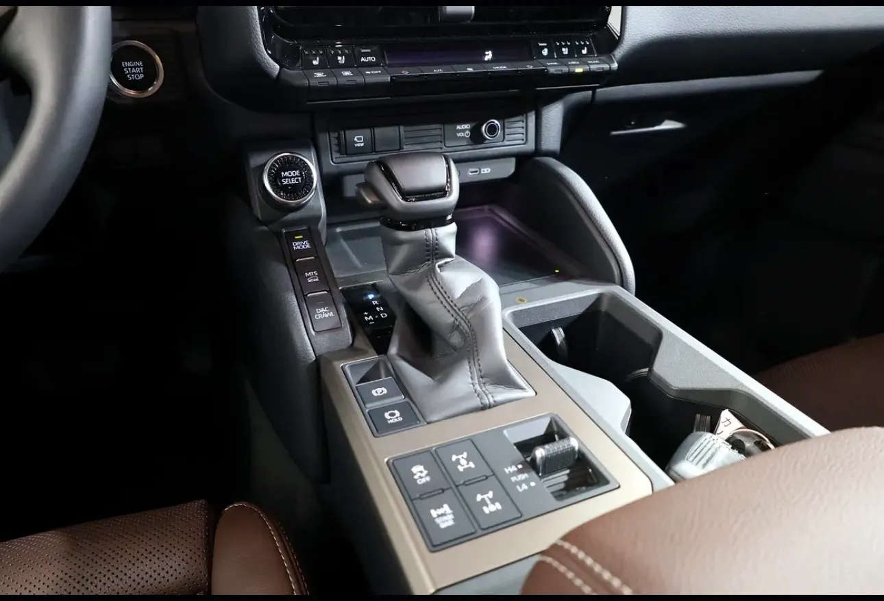 Toyota prado 2025-16900Km-under warranty-GCC Specs - Thumbnail 12