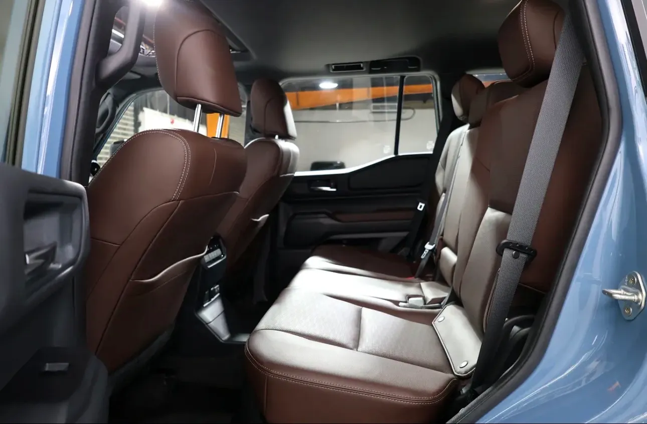 Toyota prado 2025-16900Km-under warranty-GCC Specs - Thumbnail 17