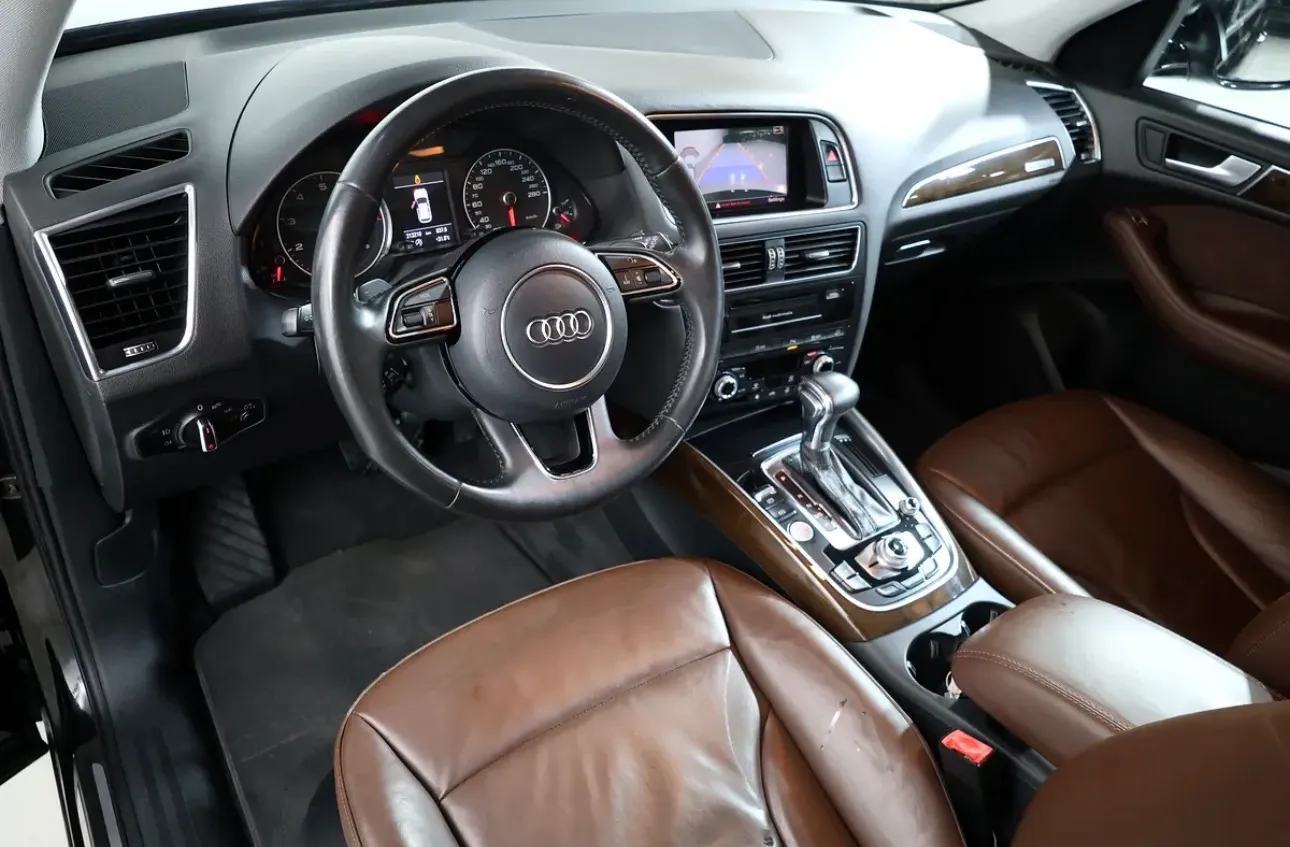 2016 Audi Q5 40 TFSI quattro - GCC specifications -Great condition - Premium SUV -Excellent condition  - Thumbnail 9