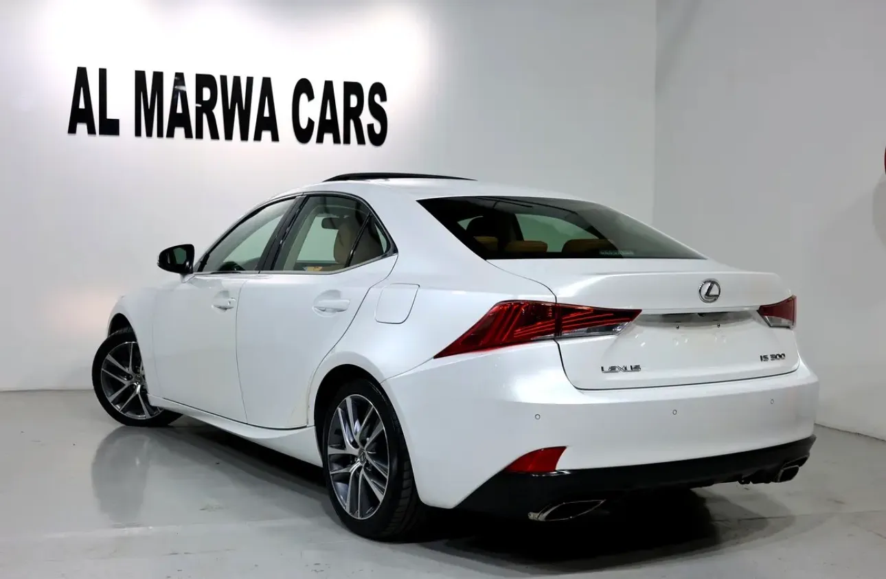 2019 Lexus IS 300 in pristine condition - Thumbnail 6