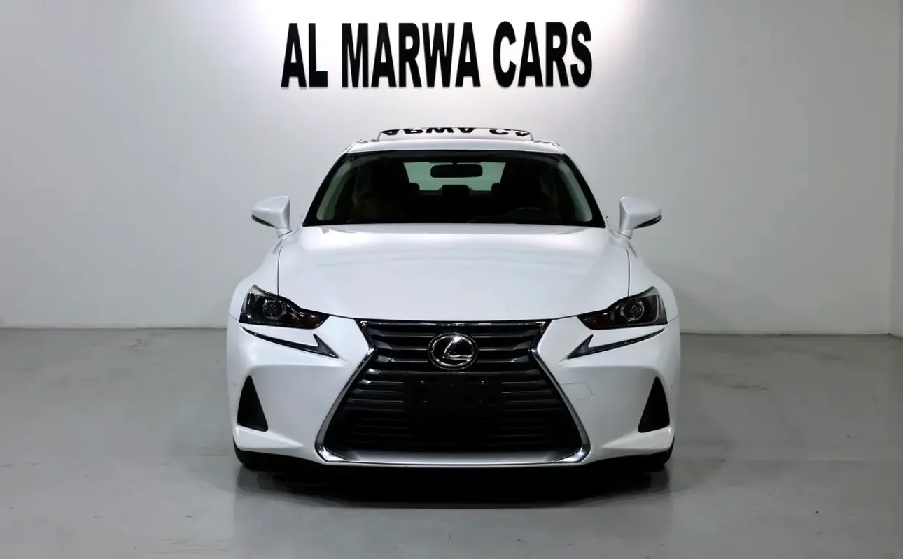 2019 Lexus IS 300 in pristine condition - Thumbnail 5