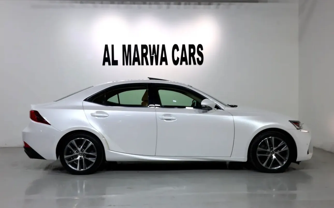 2019 Lexus IS 300 in pristine condition - Thumbnail 7