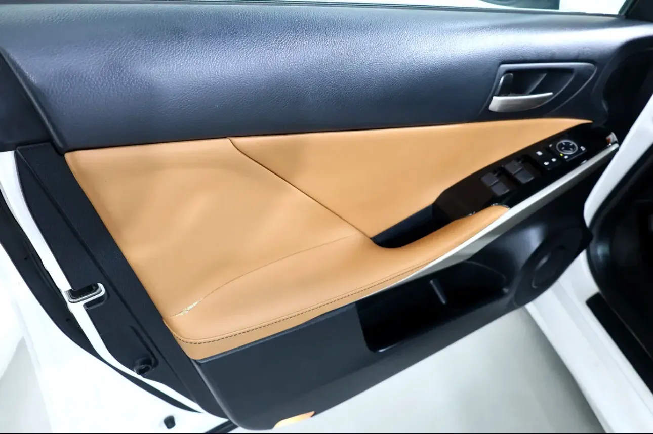 2019 Lexus IS 300 in pristine condition - Thumbnail 9