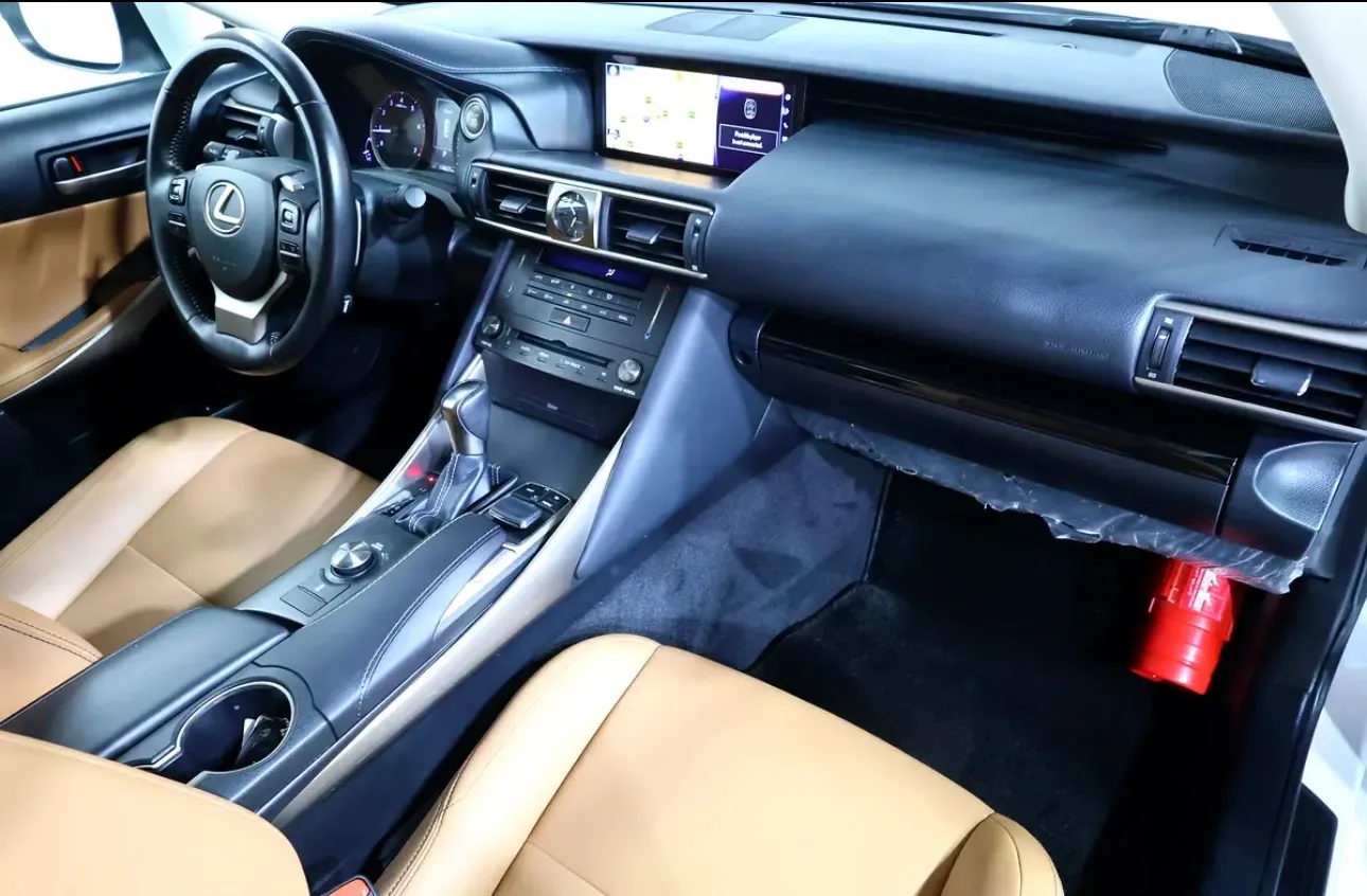 2019 Lexus IS 300 in pristine condition - Thumbnail 14