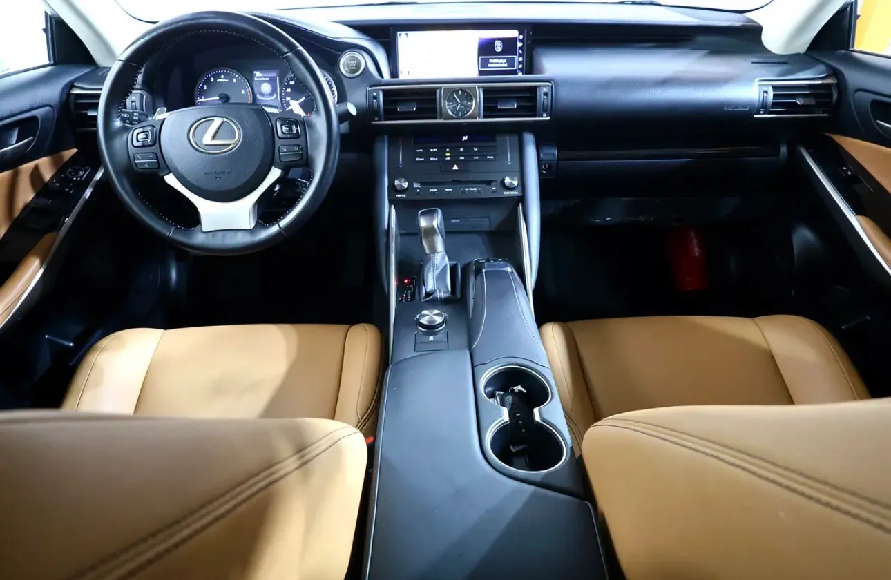 2019 Lexus IS 300 in pristine condition - Thumbnail 15