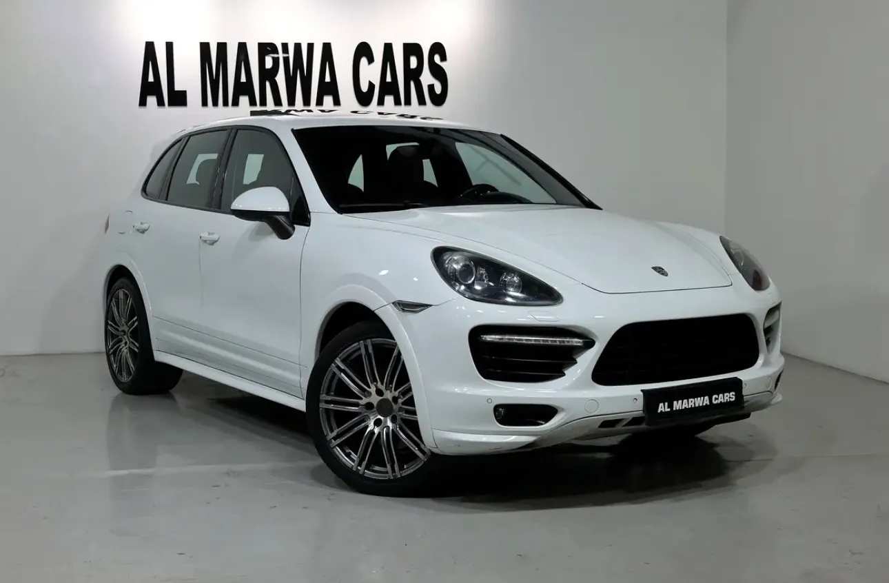 PORSCHE CAYENNE GTS -GCC SPECS -2014 -228000KM -EXCELLENT CONDITION -FREE ACCIDENTS - Thumbnail 2
