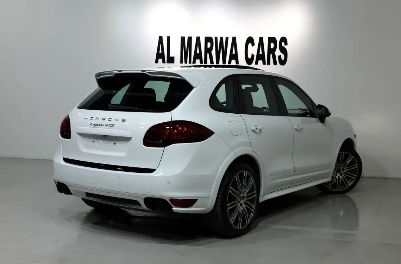 PORSCHE CAYENNE GTS -GCC SPECS -2014 -228000KM -EXCELLENT CONDITION -FREE ACCIDENTS - Thumbnail 4