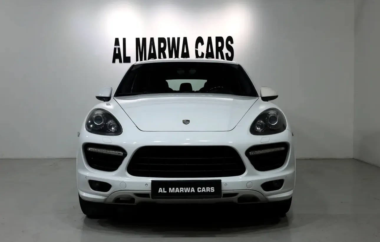 PORSCHE CAYENNE GTS -GCC SPECS -2014 -228000KM -EXCELLENT CONDITION -FREE ACCIDENTS - Thumbnail 5