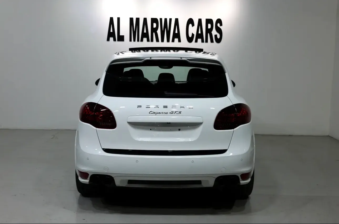 PORSCHE CAYENNE GTS -GCC SPECS -2014 -228000KM -EXCELLENT CONDITION -FREE ACCIDENTS - Thumbnail 6