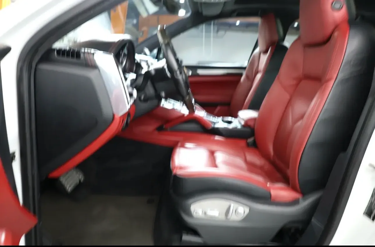 PORSCHE CAYENNE GTS -GCC SPECS -2014 -228000KM -EXCELLENT CONDITION -FREE ACCIDENTS - Thumbnail 9