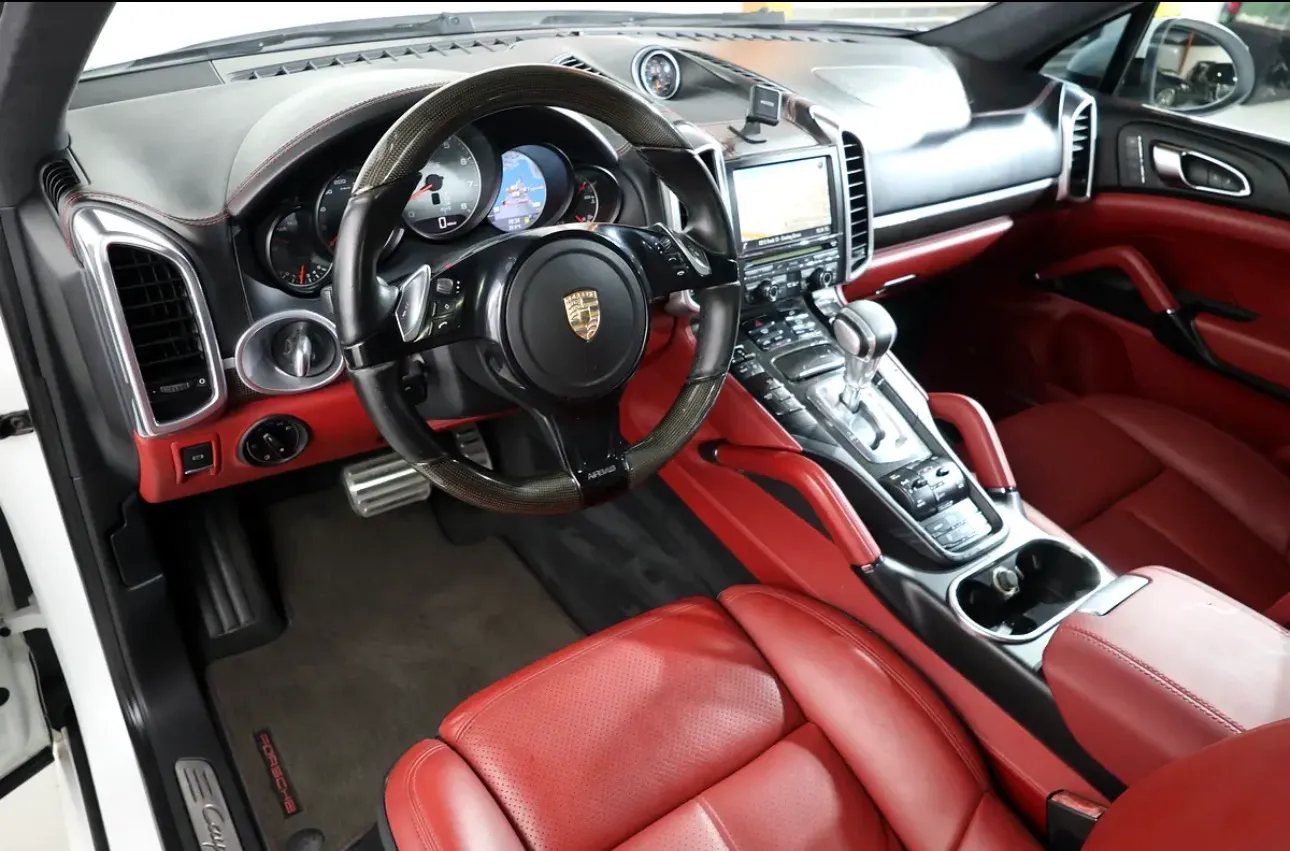 PORSCHE CAYENNE GTS -GCC SPECS -2014 -228000KM -EXCELLENT CONDITION -FREE ACCIDENTS - Thumbnail 10