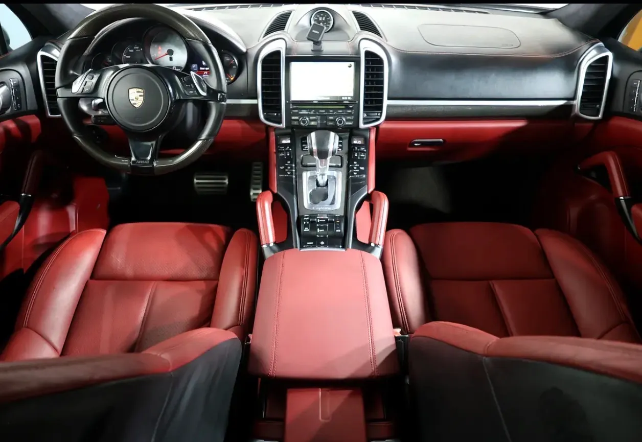 PORSCHE CAYENNE GTS -GCC SPECS -2014 -228000KM -EXCELLENT CONDITION -FREE ACCIDENTS - Thumbnail 11