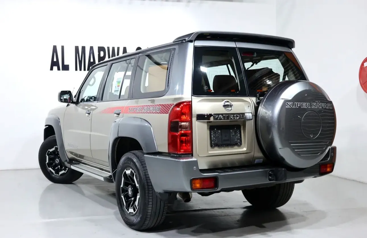 2022 Nissan Patrol Super Safari -76000KM -UNDER WARRANTY - A pristine GCC-spec  - Thumbnail 3
