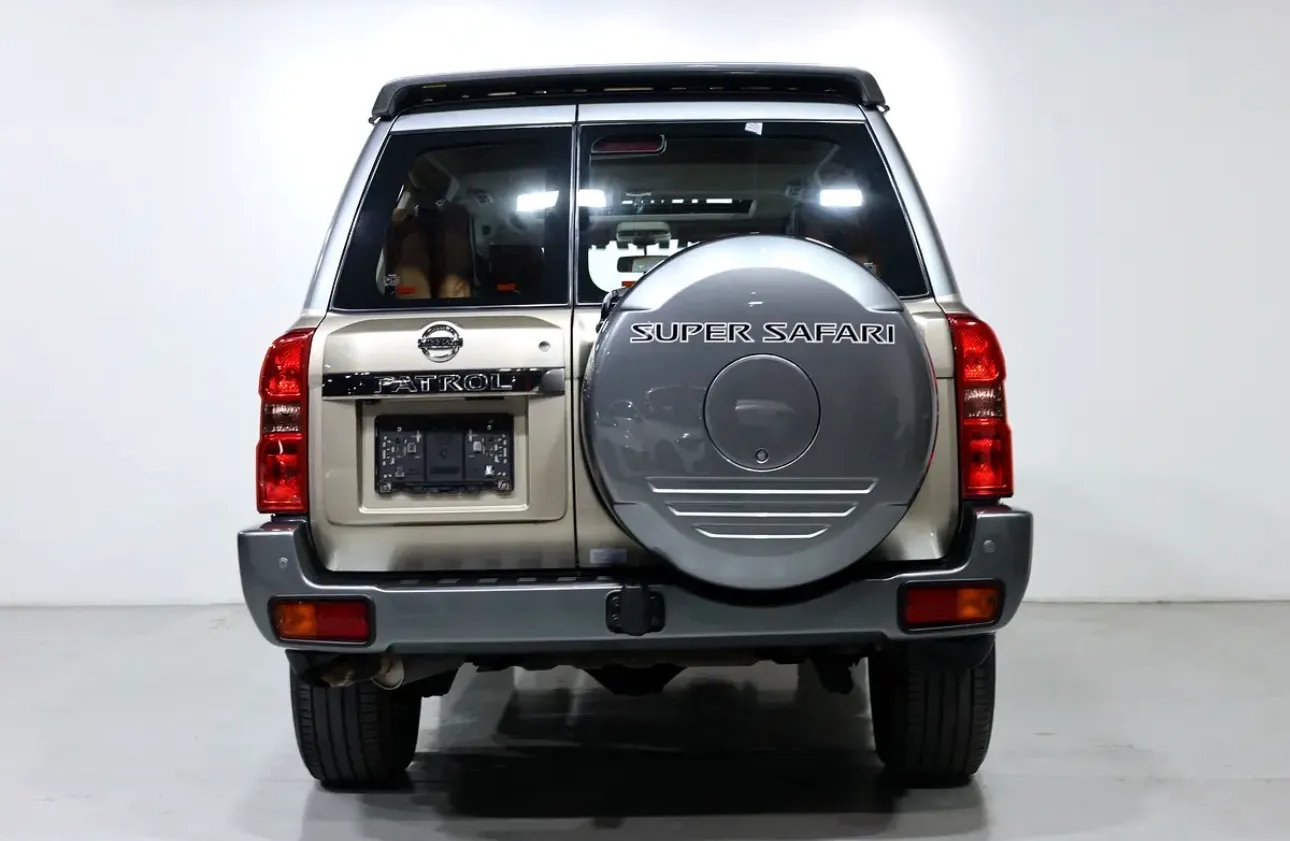 2022 Nissan Patrol Super Safari -76000KM -UNDER WARRANTY - A pristine GCC-spec  - Thumbnail 6