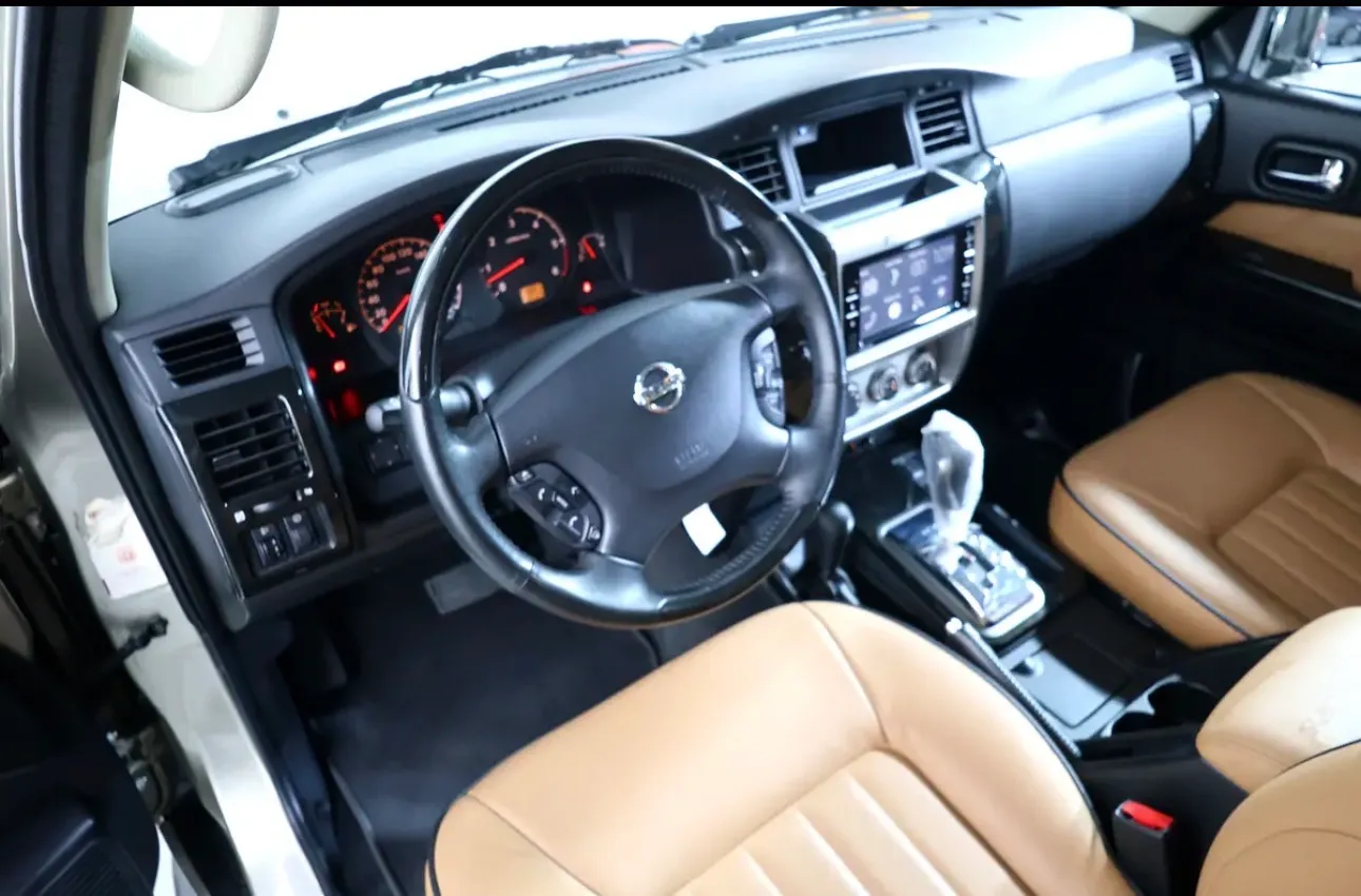 2022 Nissan Patrol Super Safari -76000KM -UNDER WARRANTY - A pristine GCC-spec  - Thumbnail 11