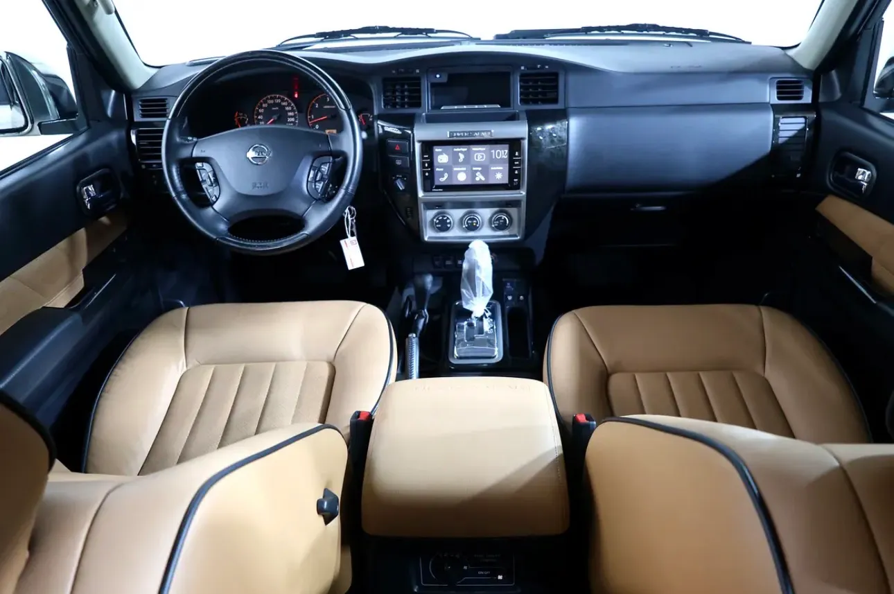 2022 Nissan Patrol Super Safari -76000KM -UNDER WARRANTY - A pristine GCC-spec  - Thumbnail 10