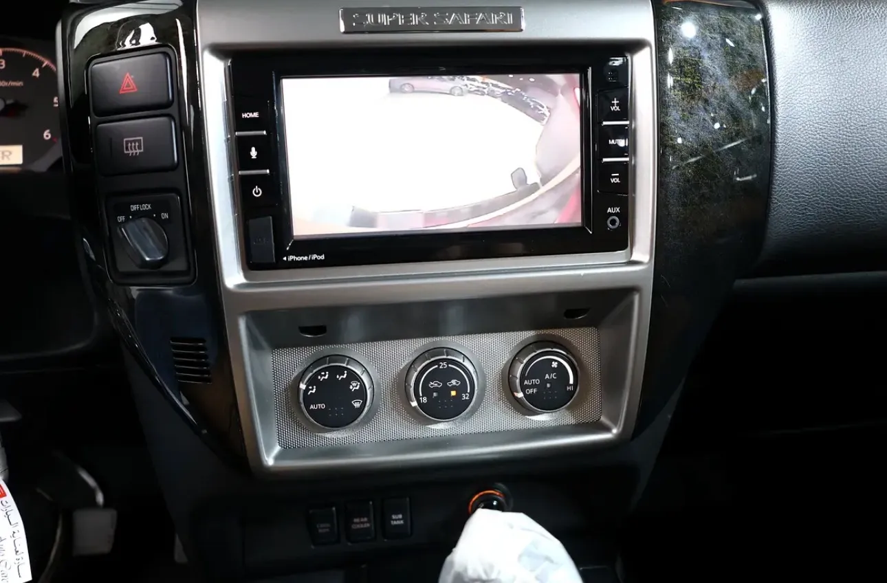 2022 Nissan Patrol Super Safari -76000KM -UNDER WARRANTY - A pristine GCC-spec  - Thumbnail 12