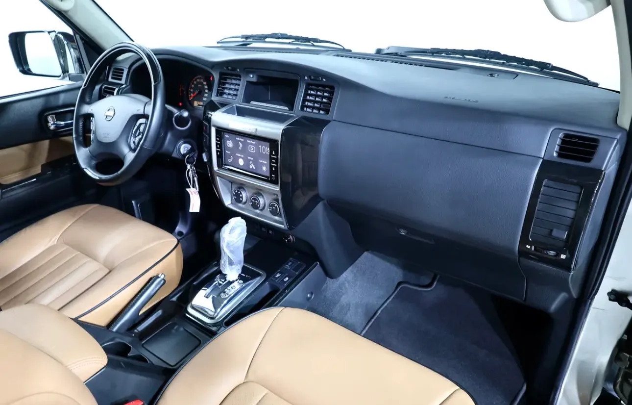 2022 Nissan Patrol Super Safari -76000KM -UNDER WARRANTY - A pristine GCC-spec  - Thumbnail 13