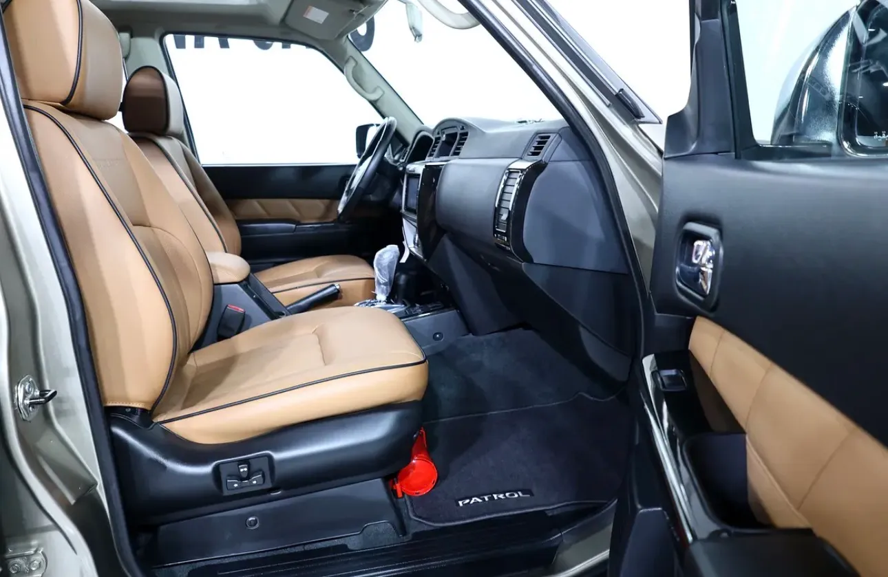 2022 Nissan Patrol Super Safari -76000KM -UNDER WARRANTY - A pristine GCC-spec  - Thumbnail 14