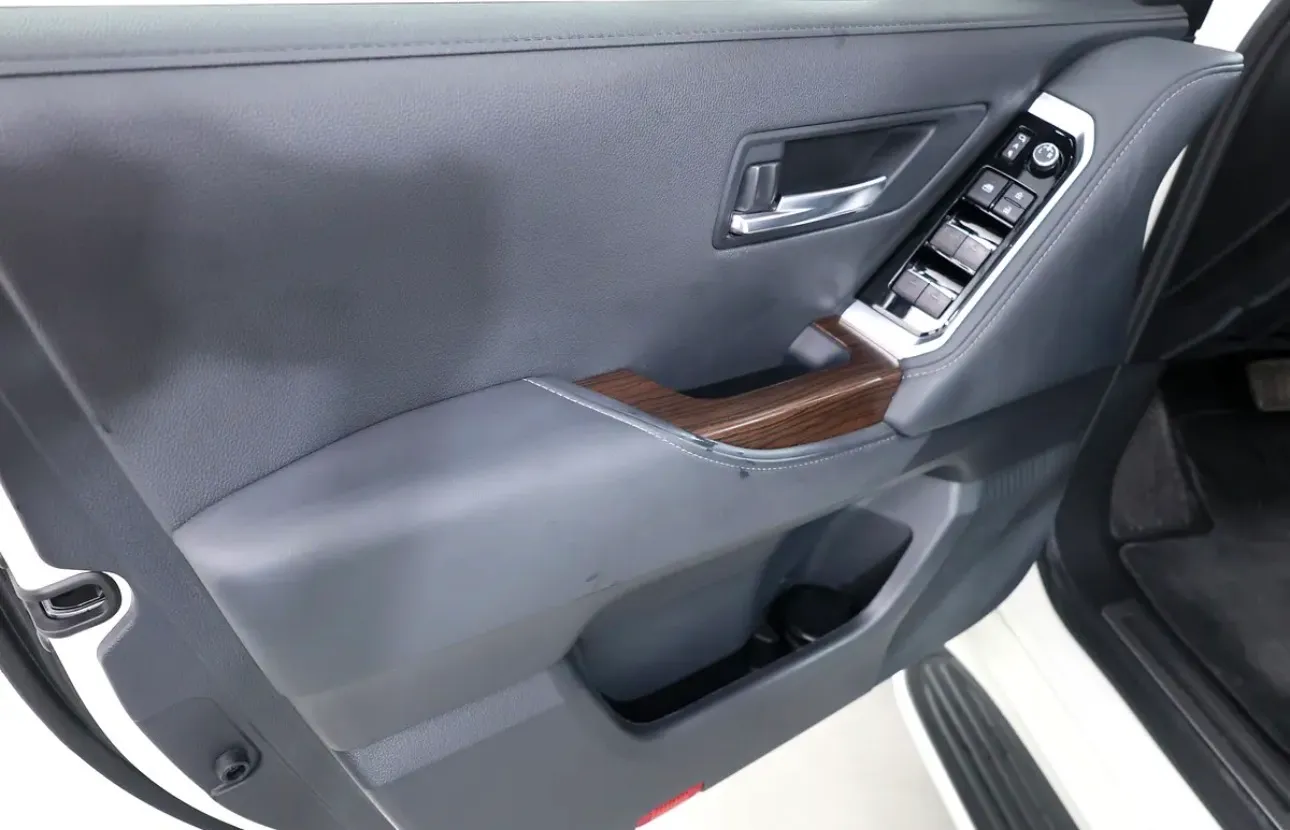 Toyota Land Cruiser GXR 4.0 L 2024. GCC Specs - Thumbnail 9