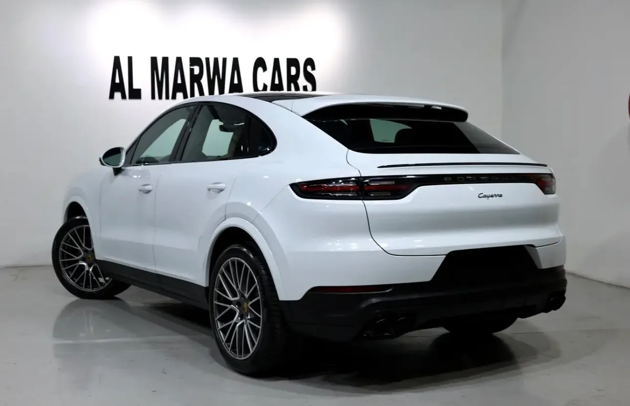 Presenting a stunning 2022 Porsche Cayenne Coupe  in immaculate condition - GCC Spec model - Thumbnail 4