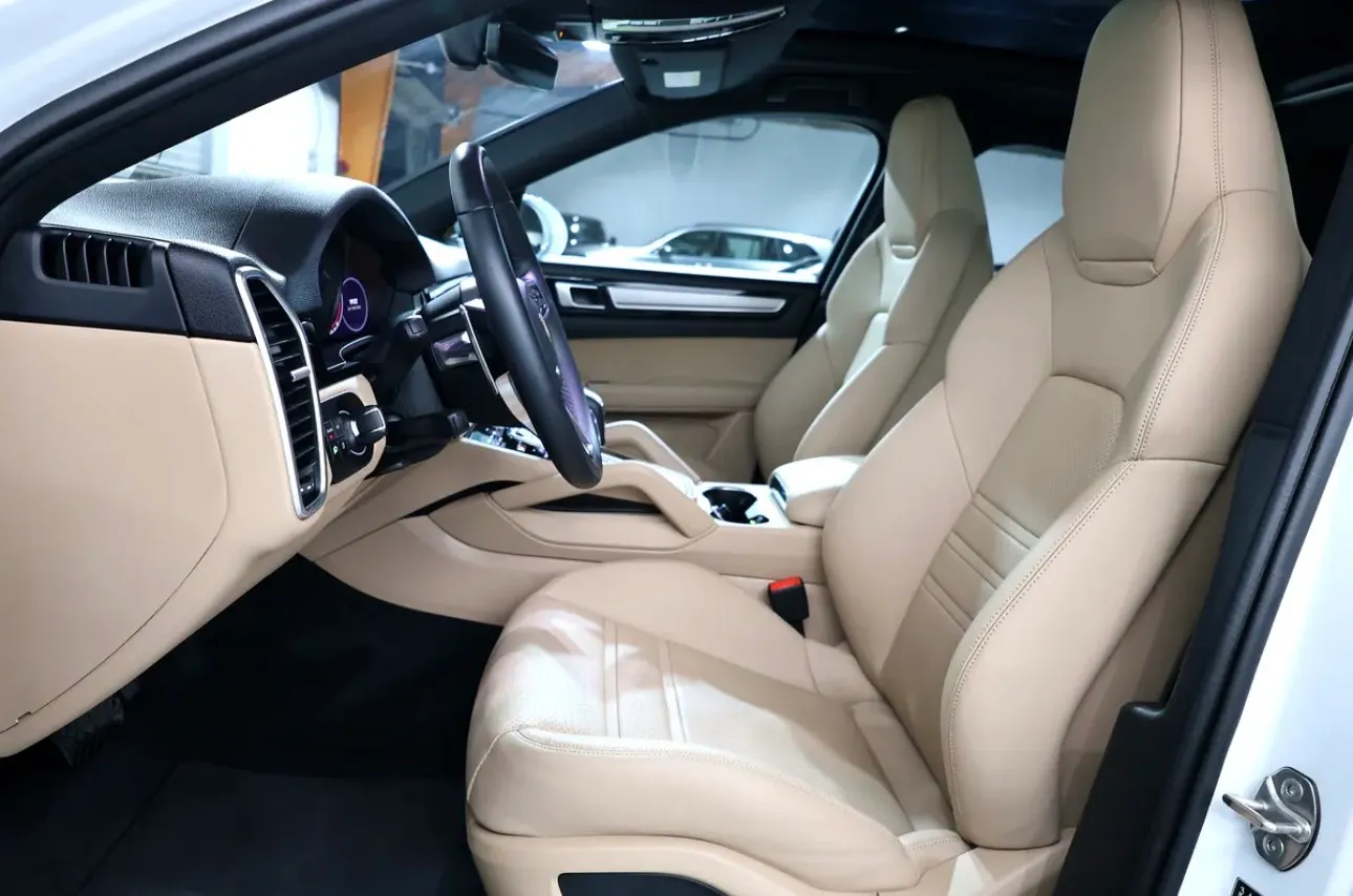 Presenting a stunning 2022 Porsche Cayenne Coupe  in immaculate condition - GCC Spec model - Thumbnail 9
