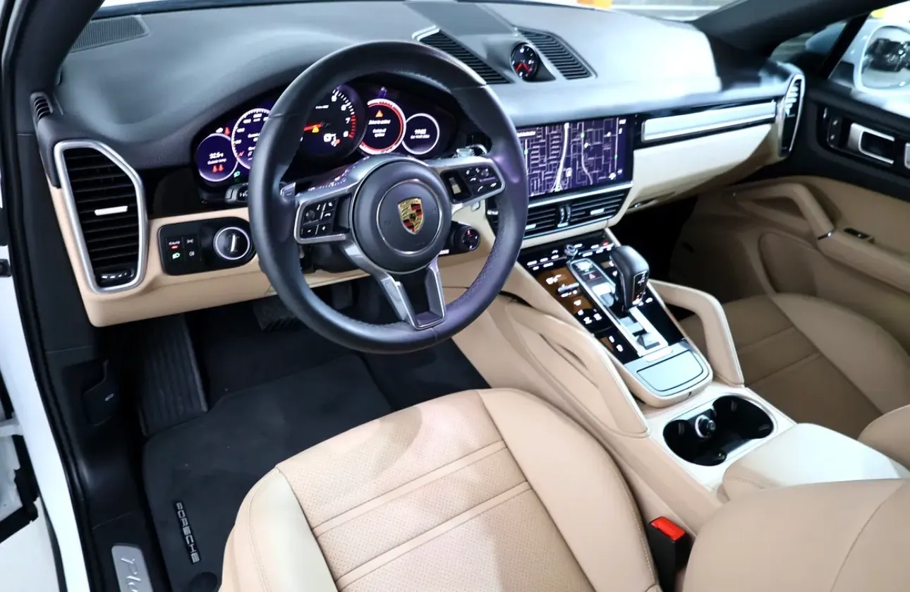 Presenting a stunning 2022 Porsche Cayenne Coupe  in immaculate condition - GCC Spec model - Thumbnail 10