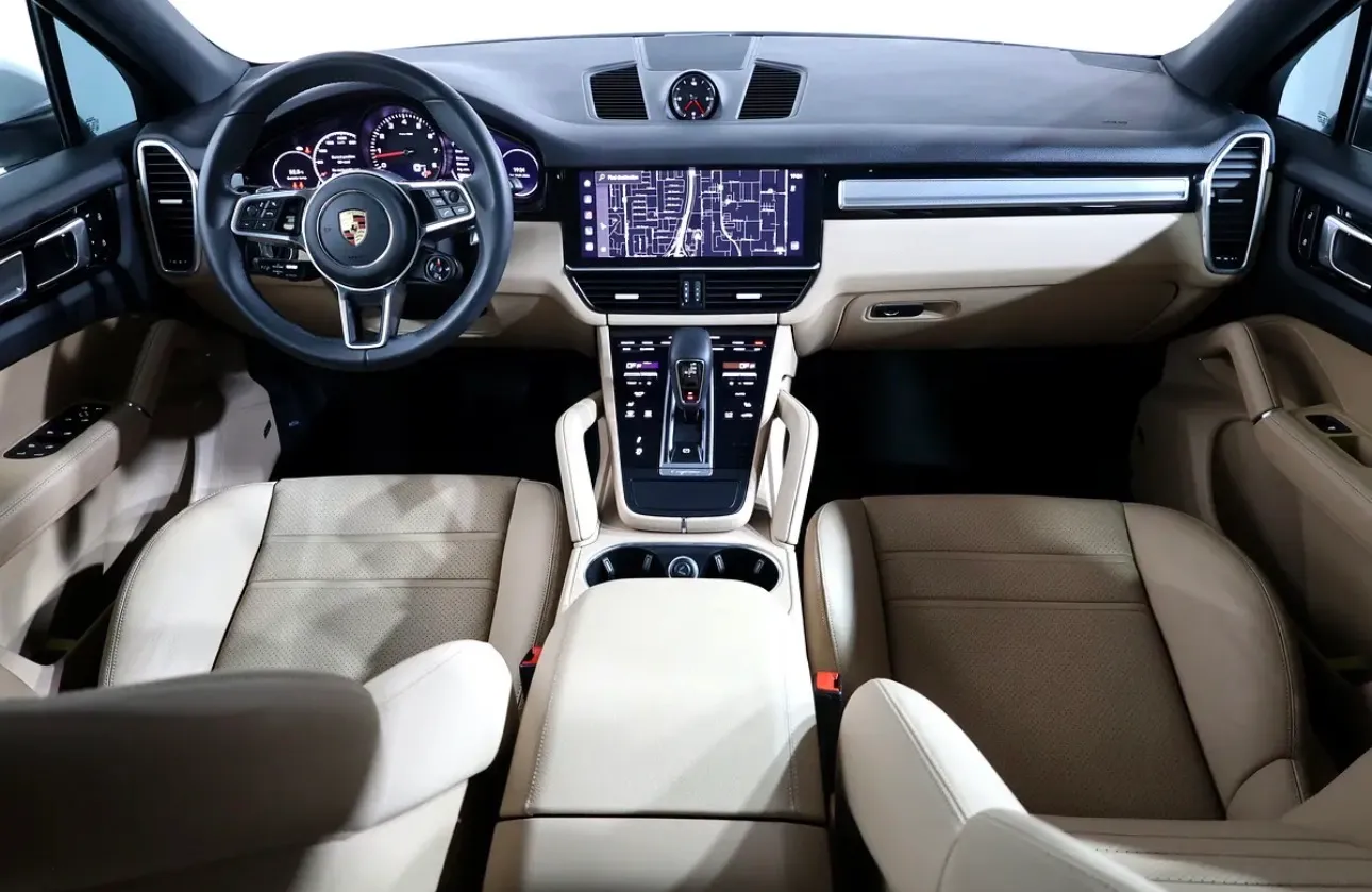 Presenting a stunning 2022 Porsche Cayenne Coupe  in immaculate condition - GCC Spec model - Thumbnail 11