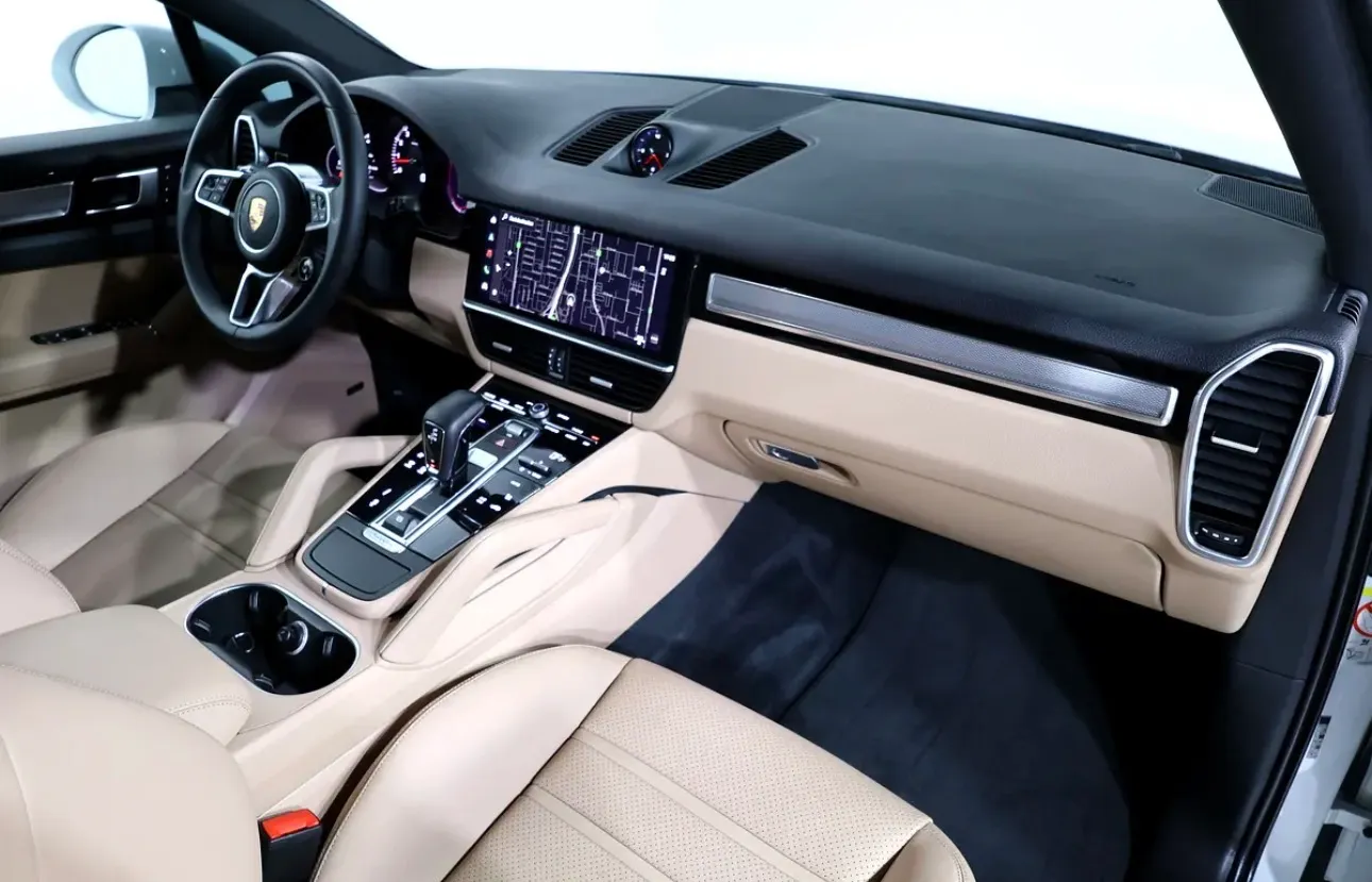 Presenting a stunning 2022 Porsche Cayenne Coupe  in immaculate condition - GCC Spec model - Thumbnail 12