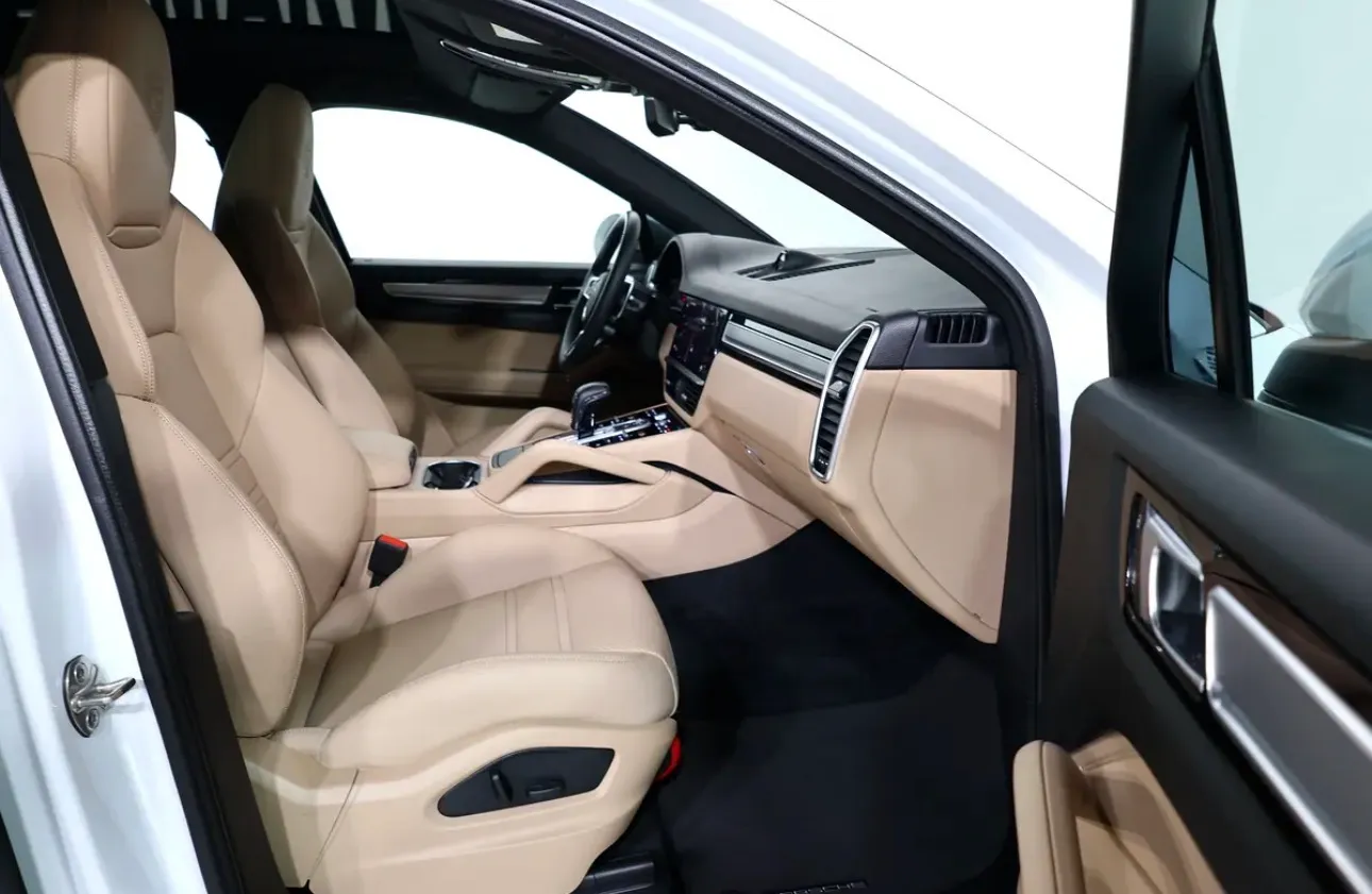 Presenting a stunning 2022 Porsche Cayenne Coupe  in immaculate condition - GCC Spec model - Thumbnail 13