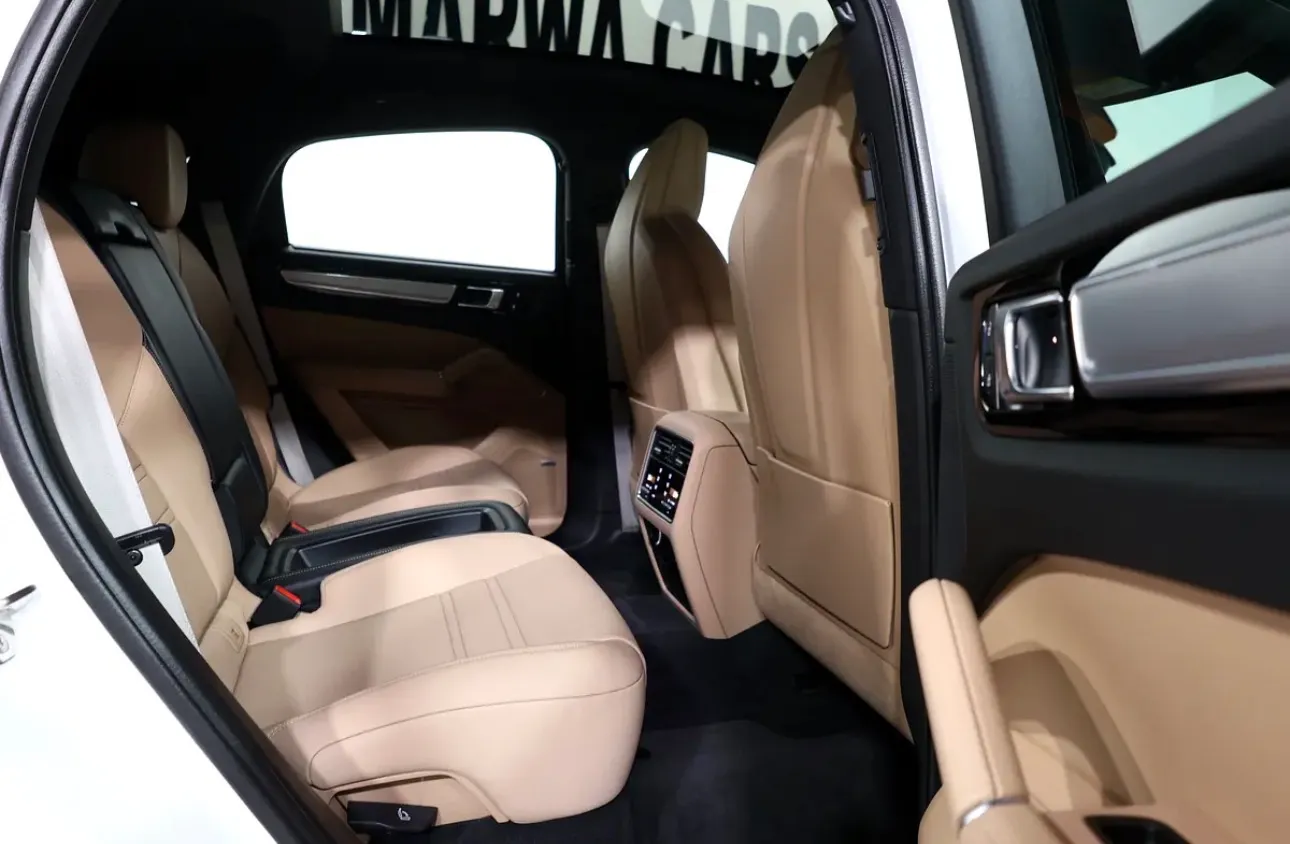 Presenting a stunning 2022 Porsche Cayenne Coupe  in immaculate condition - GCC Spec model - Thumbnail 14