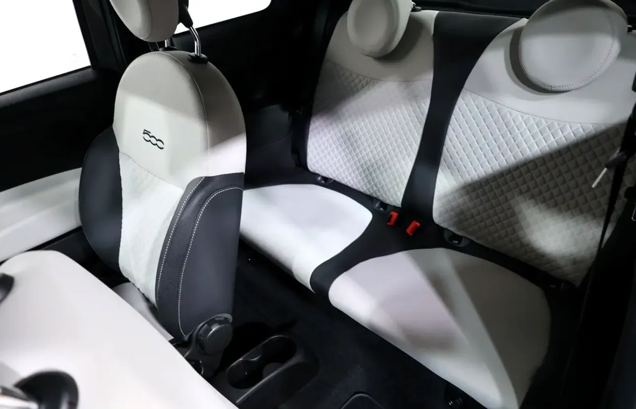 Presenting a stunning 2022 Fiat 500 Dolcevita in immaculate condition -GCC SPECS - Thumbnail 12