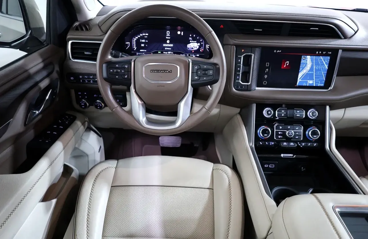 Presenting a luxurious 2023 GMC Yukon Denali - in immaculate condition -GCC spec  -UNDER WARRANTY & SERVICE - Thumbnail 15