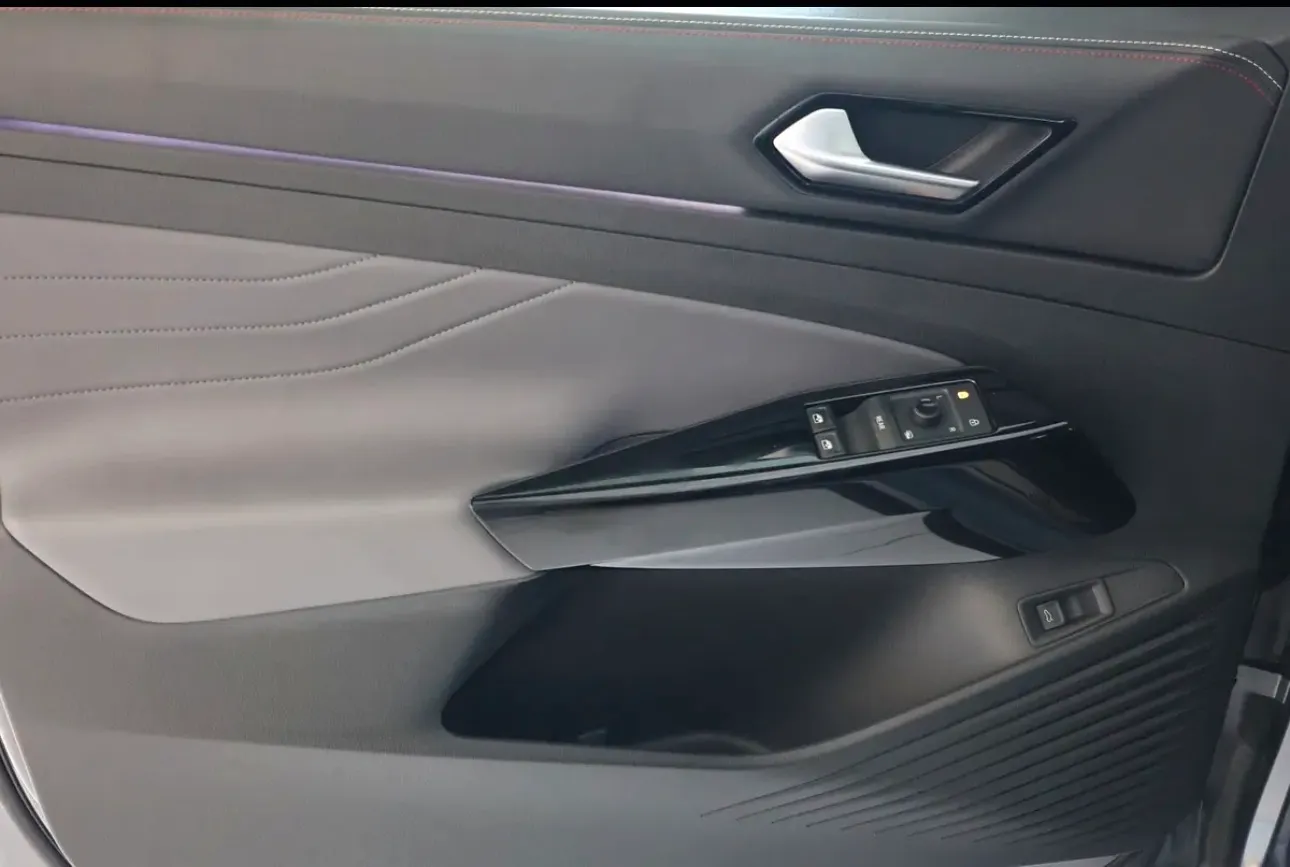 VOLKSWAGEN ID4 CROZZ PURE+  -FULL SERVICE HISTORY  -UNDER WARRANTY  -ACCIDENT FREE  -SINGLE OWNER  -EXCELENT CONDITION  - Thumbnail 8