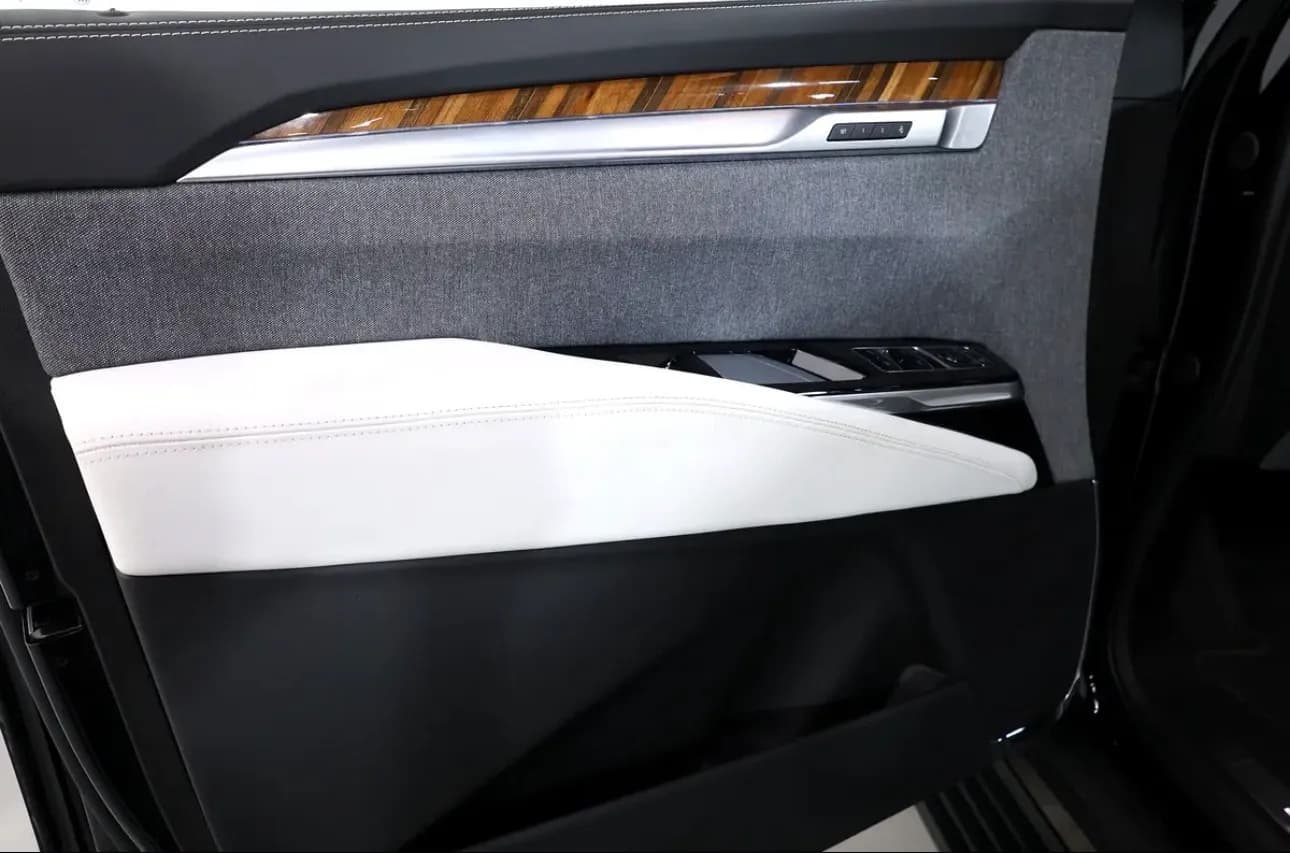 Brand new 2025 Cadillac Escalade 600 Black Edition  - GCC specifications --5 YEARS UNDER WARRANTY - Thumbnail 8
