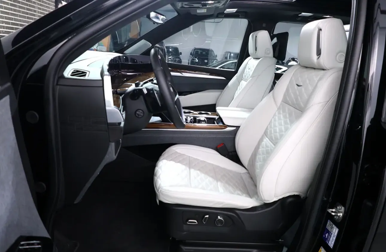 Brand new 2025 Cadillac Escalade 600 Black Edition  - GCC specifications --5 YEARS UNDER WARRANTY - Thumbnail 9