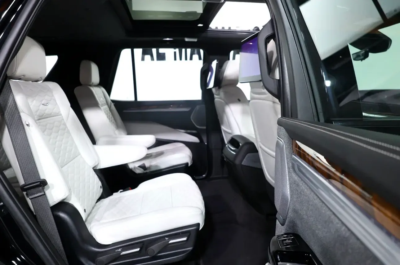 Brand new 2025 Cadillac Escalade 600 Black Edition  - GCC specifications --5 YEARS UNDER WARRANTY - Thumbnail 14