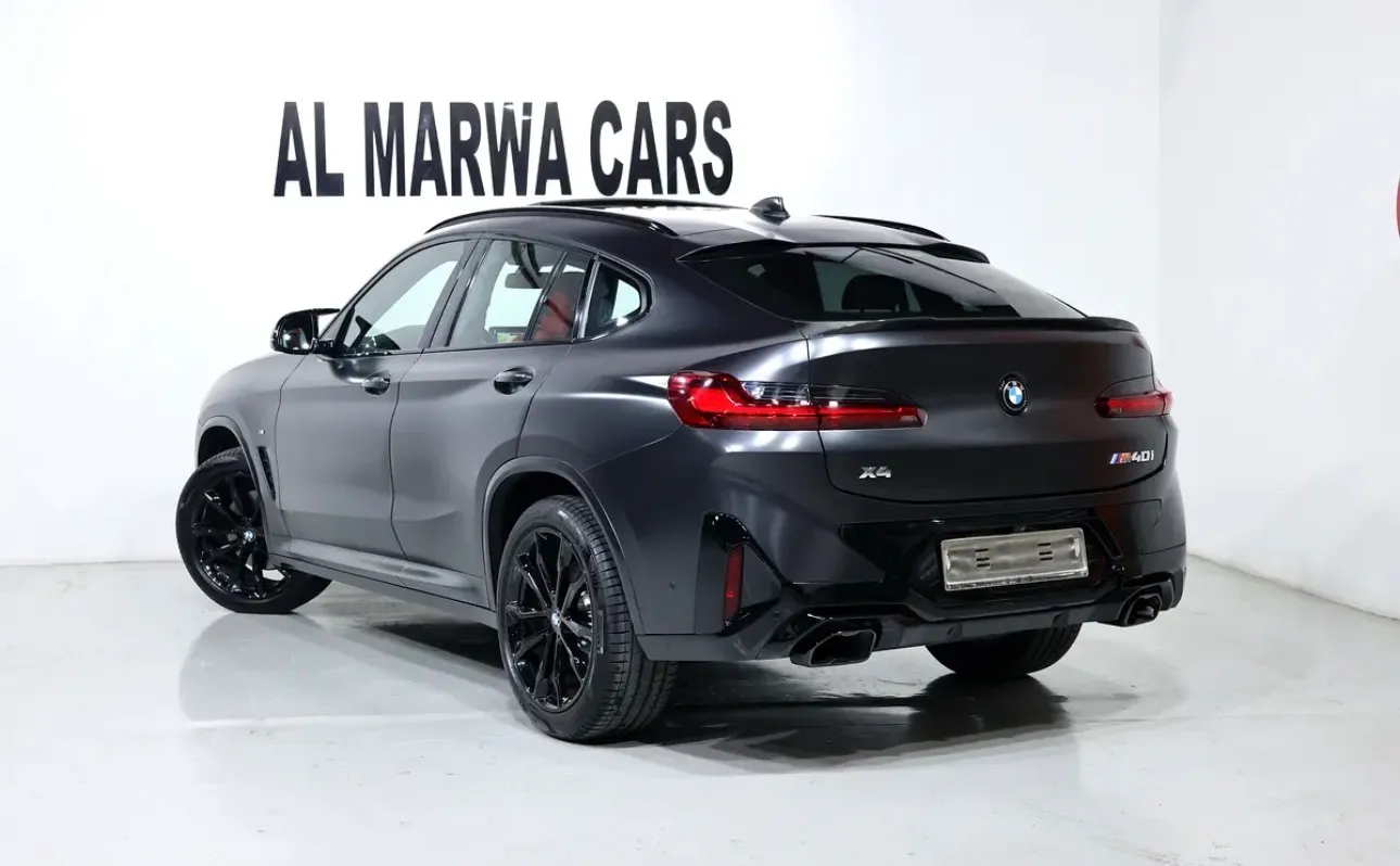 Pristine condition 2022 BMW X4 M40i  - GCC specifications - Thumbnail 3